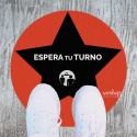 Vinilo adhesivo antideslizante espera turno