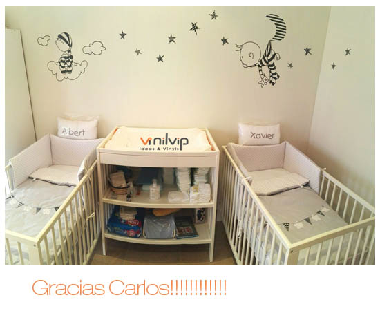 Unos originales vinilos para bebes gemelos con luna y estrellas